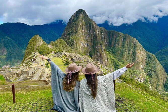 2-Day Machu Picchu Tour by train from Cusco ( All included ) - Entering Machu Picchu: The Bus Ride That Sets the Pace