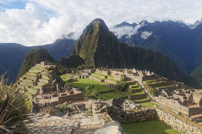 2-Day Tour in Sacred Valley and Machu Picchu from Cusco - Hotel + Voyager Train + Buses: What Your $475 Actually Buys