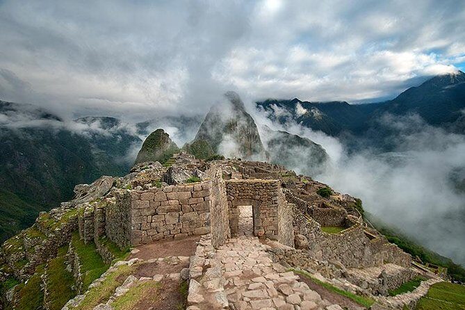 6-Day Cultural Tour to Machu Picchu - Sacsayhuamán and the Temple of the Moon to Ollantaytambo