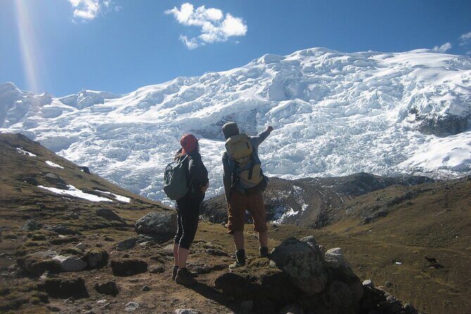 Ausangate Trek 5 Days - Day 2: Arapa Pass, Puqa Q’ocha Lakes, and Apacheta at 4,980 m