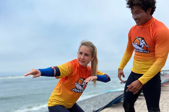 Beginner Surf Lesson in Lima, Perú - 30 Minutes on Land: Paddling, Standing, and Stretching