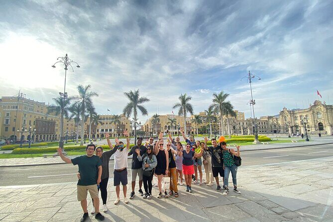 City Tour Panoramic Bus Departure from Larcomar - Stop 3: Plaza de Armas de Lima and the Surrounding Power Buildings