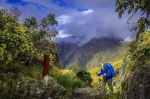 Cusco: 4-Day Inca Trail to Machu Picchu with Accommodation - Day 1: Cusco pickup, Abra Málaga biking, and a jungle eco-house night