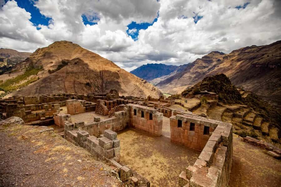 Cusco: Sacred Valley, Pisac, Ollantaytambo, Salt Mines Moray - Ollantaytambo: a living Inca town and the Machu Picchu connection