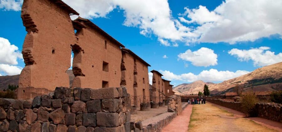 Cusco: Scenic Route of the Sun to Puno with Buffet Lunch - Stop 2: Raqchi’s Temple of Wiracocha and 15-meter walls (10:15 AM)
