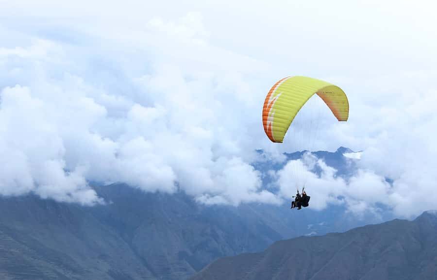 Cusco: Tandem Paragliding in The Sacred Valley of The Incas - Your pilot experience in this Sacred Valley setup: Leo, Simon, José, and more