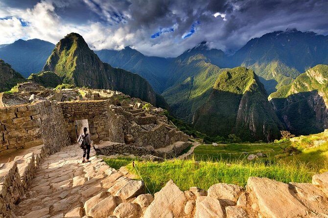 Excursion to MachuPicchu from Cusco with lunch | Private Service| - Bus to Ollantaytambo (about 2 hours): watching time move