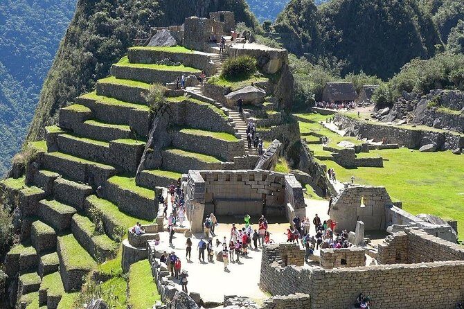 Excursion to MachuPicchu from Cusco with lunch | Private Service| - Guide meet-up in Aguas Calientes: getting oriented fast