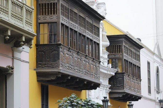 Experience Lima: Taste 12 Snacks and Visit Top Monuments - Sangucheria El Chinito and Jirón Cusco 400: Pan con Chicharron, Emoliente, and More
