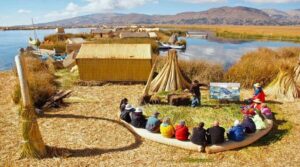 Floating Islands of the Uros - The 2-hour island visit: photo stop, guided tour, and time to look