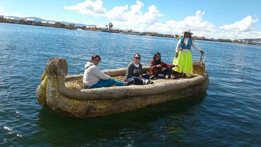 Floating Islands of the Uros - Totora raft rides: the add-on people plan around