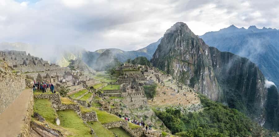From Cusco: 2-Day Inca Trail to Machu Picchu - Day 2 early entry: the 4:00 a.m. walk versus the 5:30 bus