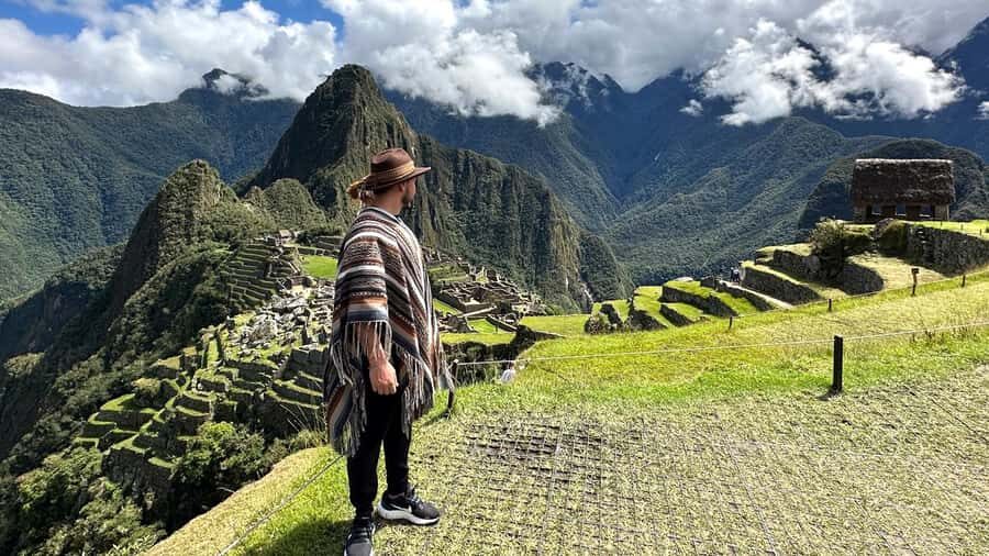 From Cusco: 2-Day Trip to the Sacred Valley and Machu Picchu - Overnight in Aguas Calientes: where you breathe before Machu Picchu