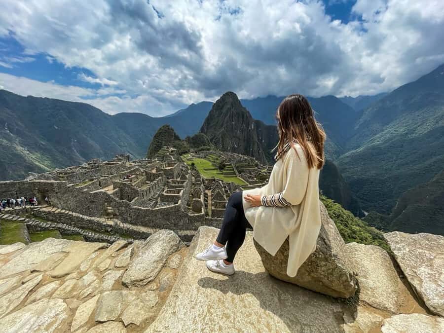 From Cusco: Full-Day Group Tour of Machu Picchu - Aguas Calientes to Machu Picchu Entrance: Buses, Lines, and the First Look