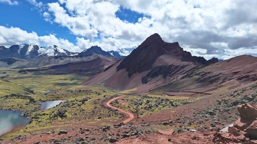 From Cusco: Mountain of colors and red valley on ATVs - Oxygen, first aid, and how guides keep the day under control
