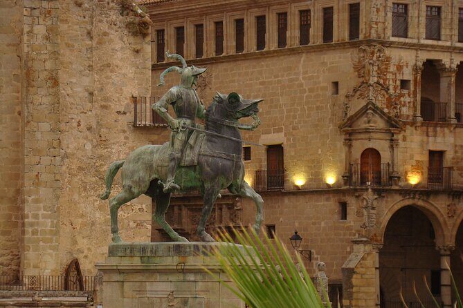 Guided tour in Trujillo at Sunset "El Collector de Atardeceres" - Intramuros medieval Trujillo: the monuments you’ll actually recognize