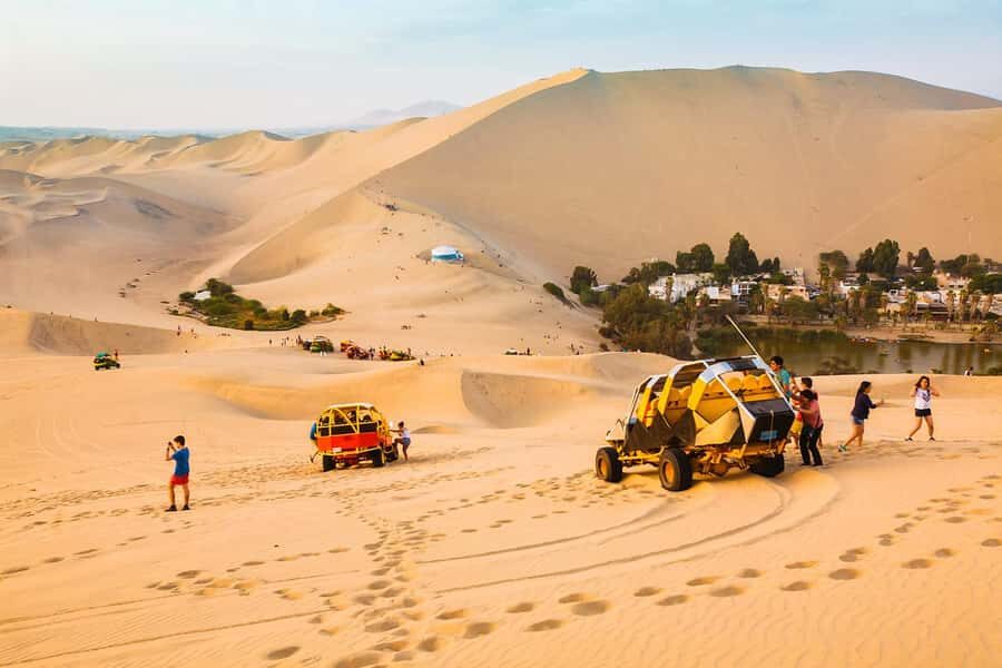 Huacachina: Buggy en las Dunas al Atardecer y Sandboarding - Huacachina’s Sunset Setup: Why This Oasis Works So Well