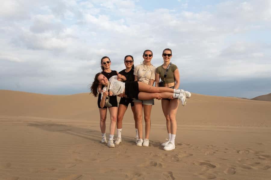 Huacachina: Buggy en las Dunas al Atardecer y Sandboarding - Timing, Group Size, and the One Thing to Watch