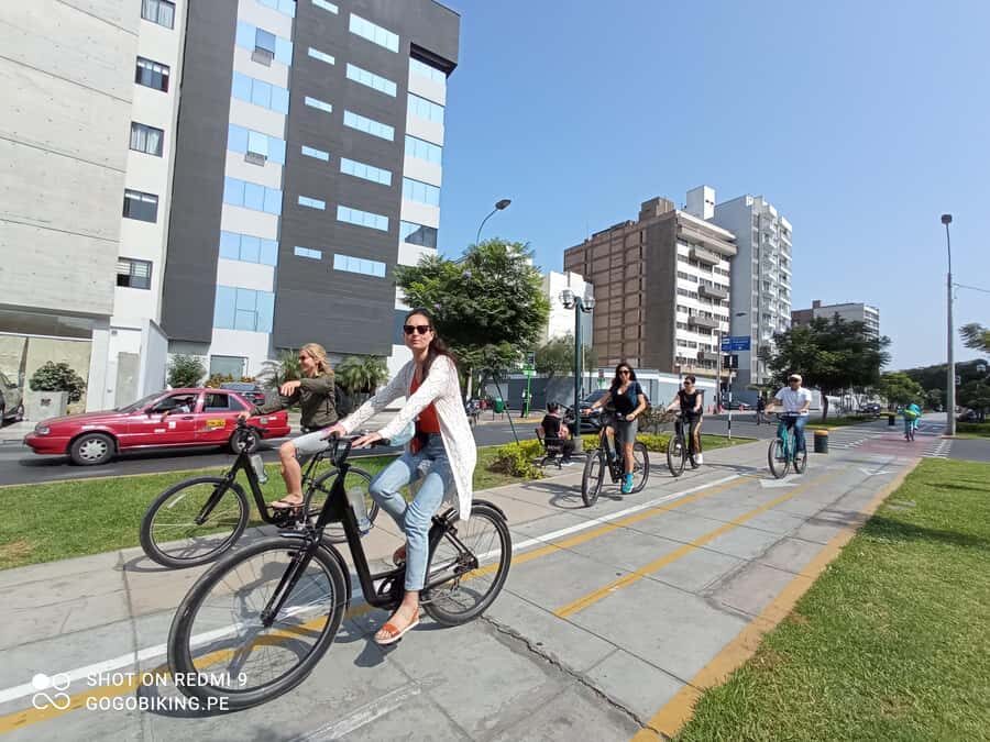 Lima Bike Tour: La Costa Verde & Jesus Statue in Chorrillos - Start in Miraflores, then trade traffic for sea air