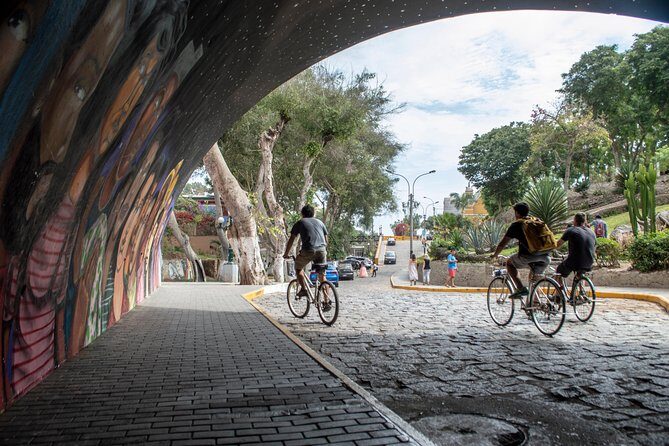 Lima Bike Tour Miraflores - Barranco + Huaca Pucllana! - Parapuerto Miraflores (APIPT), the Park of Love, and Larcomar