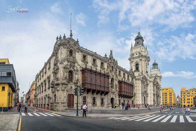 Lima City Tour. Pre-Hispanic, Colonial and Modern Tour. - San Isidro’s Parque El Olivar: a quick olive-forest pause