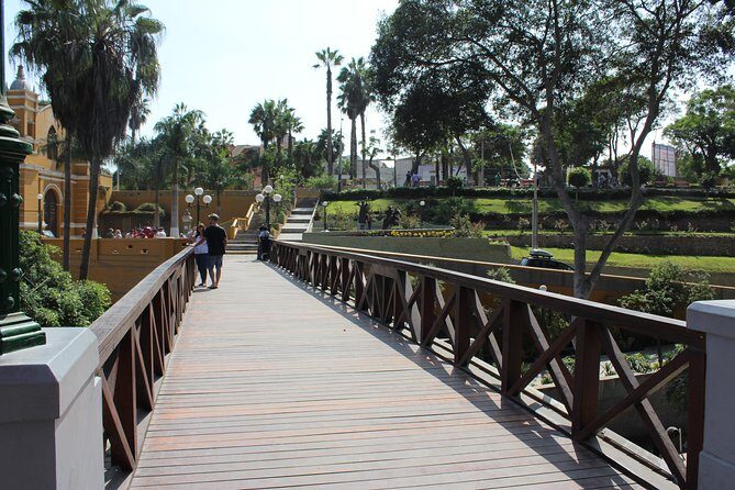 Lima FD Experience Pachacamac, Barranco, City Centre & Water Park - Group size, 11:00 am start, and how Lima traffic shapes the day