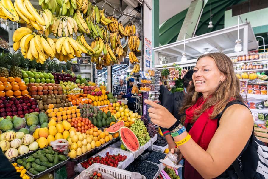 Lima: Miraflores Trending Flavors Half-Day Walking Tour - Mercado Nº 1 de Surquillo: fruit tasting and a real market walk