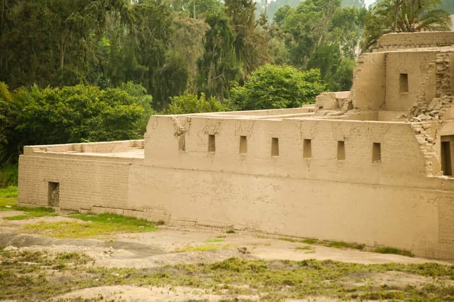 Lima: Pachacamac Ruins & Barranco Half-Day Guided Tour - Guide and small-group feel: multilingual, question-friendly, and flexible