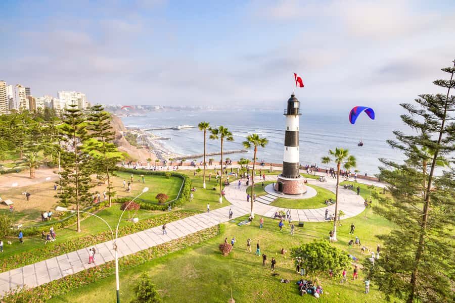 Lima: The Charm of Barranco & Pre Inca Pyramid in Miraflores - Kennedy Park to the Miraflores boardwalk: sea breezes and an easier pace
