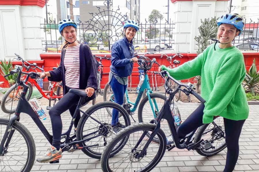 Lima: The Charm of Barranco & Pre Inca Pyramid in Miraflores - Parque del Amor and the Park of Cats: fun stops with local personality