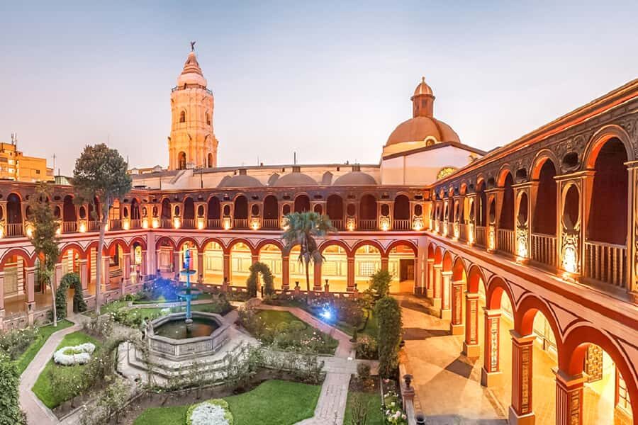 Lima: Water Magic Circuit, Downtown and Catacombs Night Tour - Group size, van transport, and why timing matters in Lima