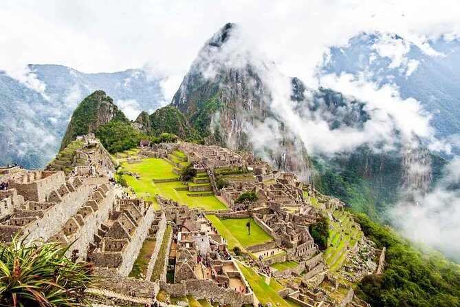 Machu Picchu 2-Day Adventure by Train with Overnight Stay - The Train Ride to Aguas Calientes: Comfortable, Scenic, Predictable