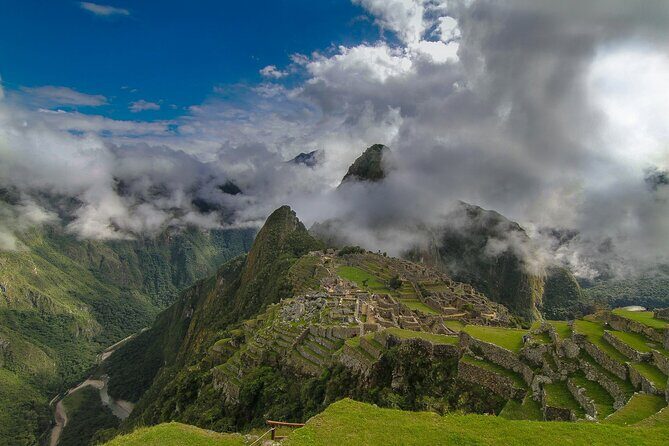 Machu Picchu Day Trip from Cuzco - Getting up to Machu Picchu: Consetur bus and the guided citadel tour