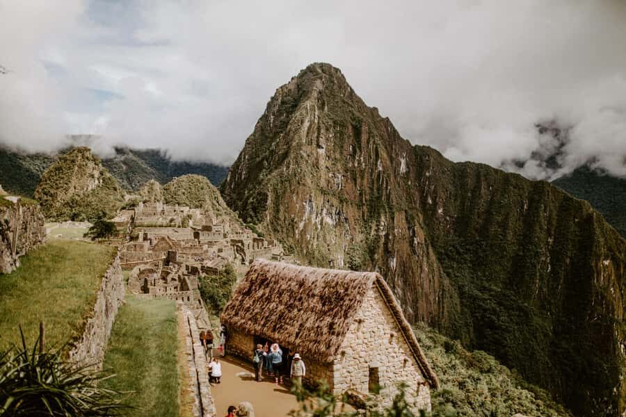 Machu Picchu: Full-Day Tour from Cusco with Optional Lunch - Aguas Calientes: The Brief Pause Before the Climb