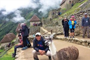 Machu Picchu full day trip from Cusco - The bus ride and checkpoint: expect a controlled bottleneck