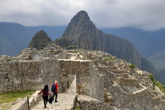 Machu Picchu Private Archaeological and Historical Guided Tour - Leaving Machu Picchu for Aguas Calientes