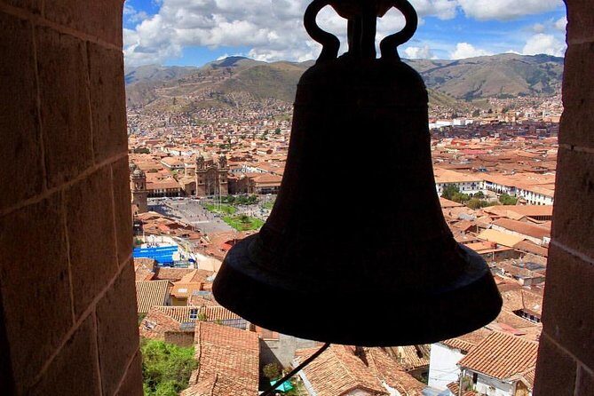 Open Bus Cusco City Tour - The Christ statue stop: quick photos, big payoff