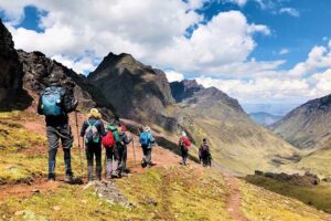 Rainbow Mountain & Red Valley Premium Tour with picnic - Pickup, timing, and that early alarm clock reality