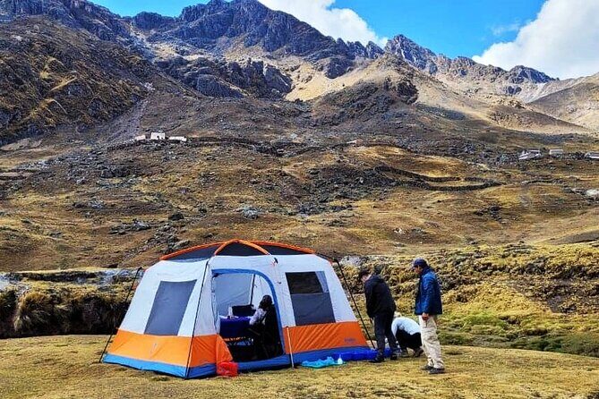 Rainbow Mountain & Red Valley Premium Tour with picnic - What to wear and pack for cold, high, early hiking