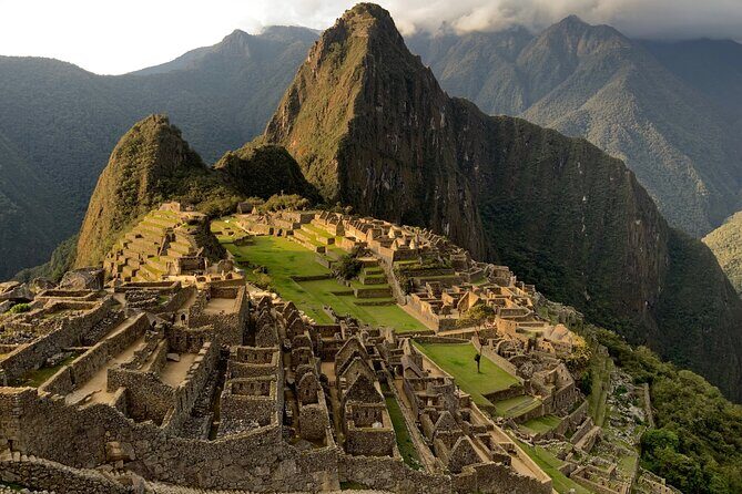 Sacred Valley Experience and Machu Picchu Sunrise 2-day Journey - Manos de la Comunidad: weaving practice and animal time (what you’re actually learning)