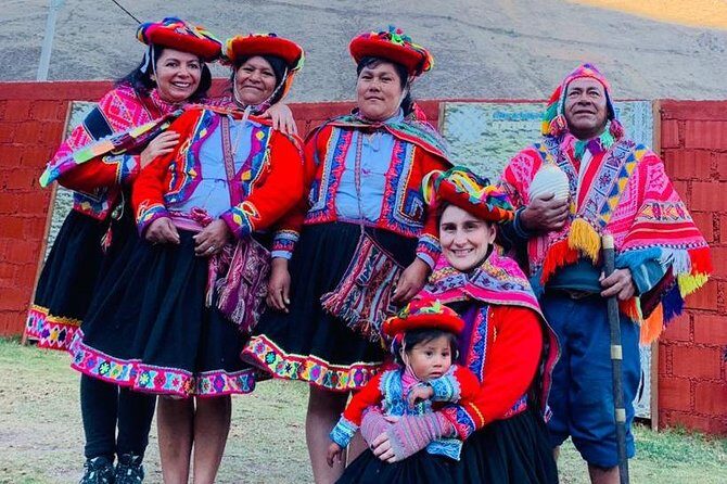 Sacred Valley Textile Workshop – Dyeing & Weaving in Cusco - Backstrap weaving on a real loom: what to expect and how hard it is