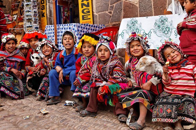 Sacred Valley with Peru Vip : Pisac, Ollantaytambo and Chinchero - Awana Kancha camelid reserve: llamas, alpacas, and vicuñas up close