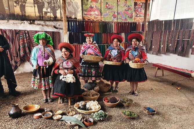 The Textile Workshop Experience in Cusco Region - Llamas and alpacas in the Andes: feeding and a photo-friendly stroll