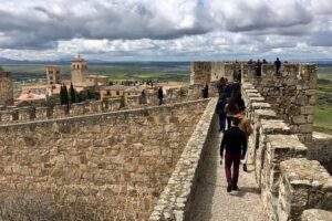 Visit Trujillo Medieval Scene and Route of the Discoverers - Castillo de Trujillo and the Aljibes: when the viewpoints come with entry tickets