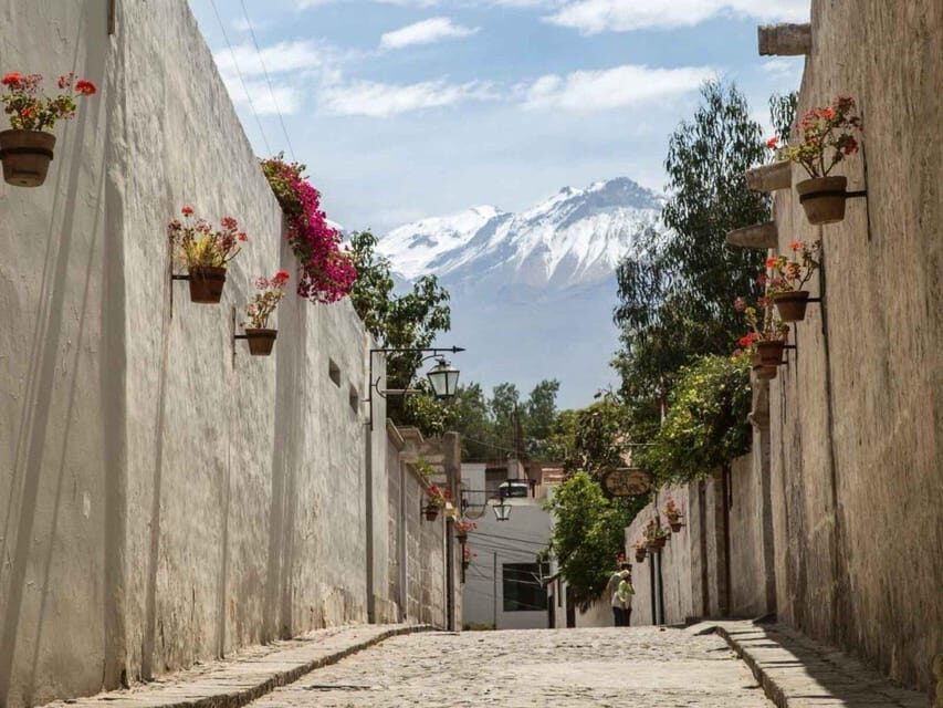 Walking tour in the Historic Center of Arequipa - El Puente Grau Volcano View: The Backdrop You Came For